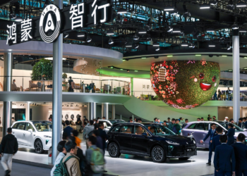 不造车的第五年:2025 年,车企已无法回避华为