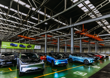 销量狂欢的B面:车企忙着发战报,经销商忙着去库存