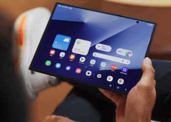 比华为多个屏幕但更厚重,三星要用三折叠跟苹果硬碰硬