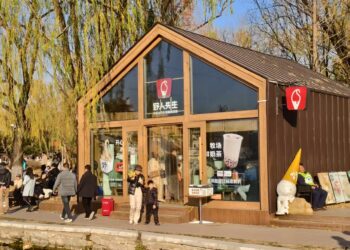 死磕「冰冷」赛道15年，野人先生接棒星巴克成为新「多巴胺放大器」 | 穿越周期的消费品