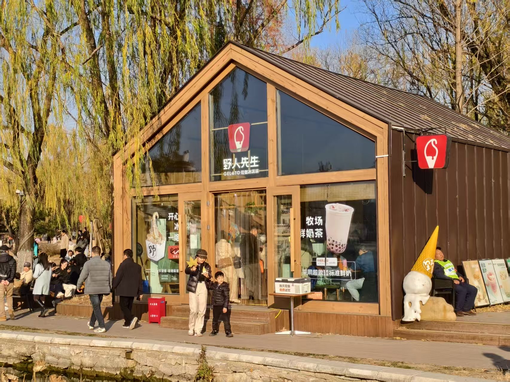 野人先生朝阳公园店（房煜摄）