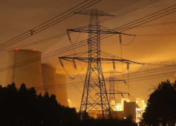 人工智能正推动全球公用事业类股票走强:把握这一趋势的三大投资思路