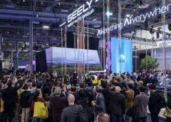 狂飙300万辆杀入全球前十，2026吉利汽车靠什么继续提速？