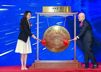 MiniMax盘中一度涨超80%,历史上IPO规模最大的AI大模型公司诞生,引爆港股市场