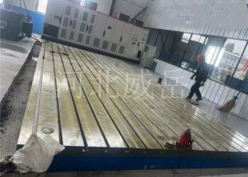 告别频繁换平台！铸铁焊接平台 vs 钢结构，差距一目了然