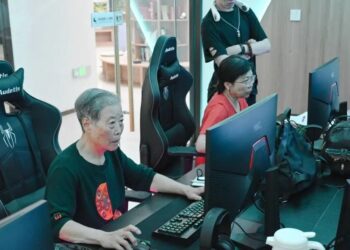 70岁,电竞选手当「打」之年