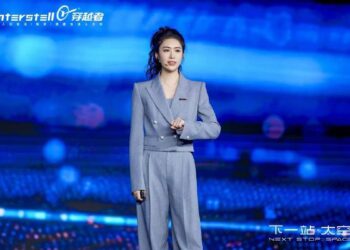 300万一张票，90后美女主持送黄景瑜「上天」