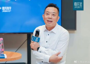 贾国龙的苦恼：看得见的对手和看不见的网络情绪