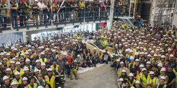 特斯拉已生产多辆Cybercab 航拍显示得克萨斯超级工厂内有3辆