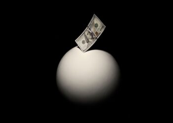 美元称霸的时代即将终结，投资者如何应对?