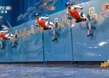 从舞王到武王,机器人集群控制技术首亮相!宇树科技王兴兴:预计今年出货量达1-2万台