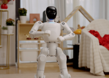 对话松延动力姜哲源：万台交付，小布米Bumi进入家庭教育场景｜AI Founder 请回答