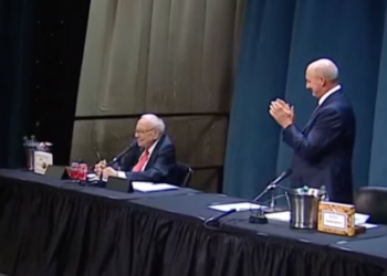 阿贝尔首封股东信：强调文化传承、捂着3700亿现金等「甜蜜区」