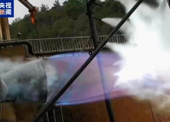 220吨级液氧甲烷火箭发动机「蓝焱」完成整机试车