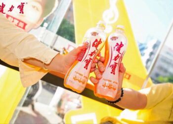 「东方魔水」健力宝，被小甜水们挤下货架？