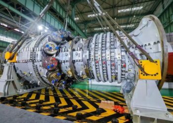 三个山东人，为美国AI发电，美元赚到手软