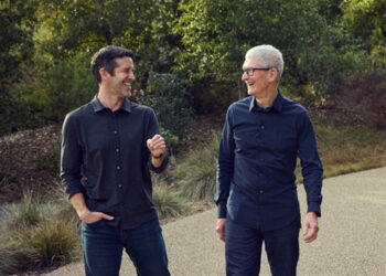 苹果宣布换帅第一天股价下跌 市值跌破4万亿美元