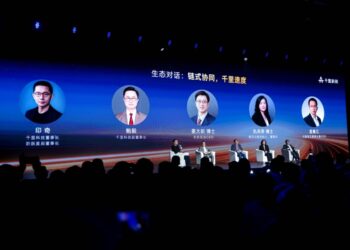 印奇首谈双董事长身份：做AI商业闭环的链式突围