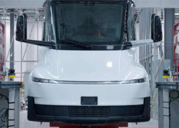 特斯拉在按计划推进电动卡车Semi今年量产 工厂已开始试产