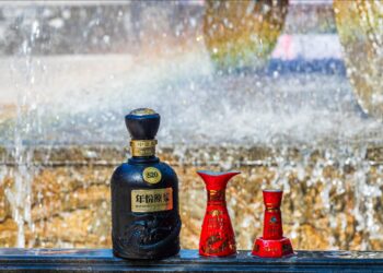 透过财报看古井贡酒韧性：主动谋变，穿越周期