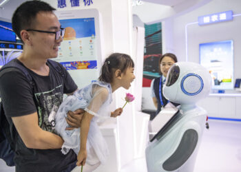 从「试水」走向「深耕」，AI技术深度赋能银行业