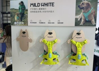 加速渗透！宠物AI手机交付订单达数万台 距离真正「人宠互通」还有多远