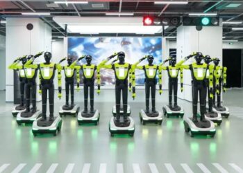 全国首支机器人交警中队，正式上岗