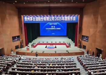 贵州茅台陈华：价格调整继续坚持供需适配，尽可能多生产基酒｜直击股东会