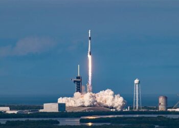 SpaceX正式纳入纳斯达克100指数 市值已蒸发8千亿美元