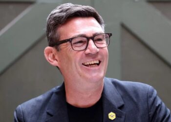 十年第七相，伯纳姆怎破英国困局
