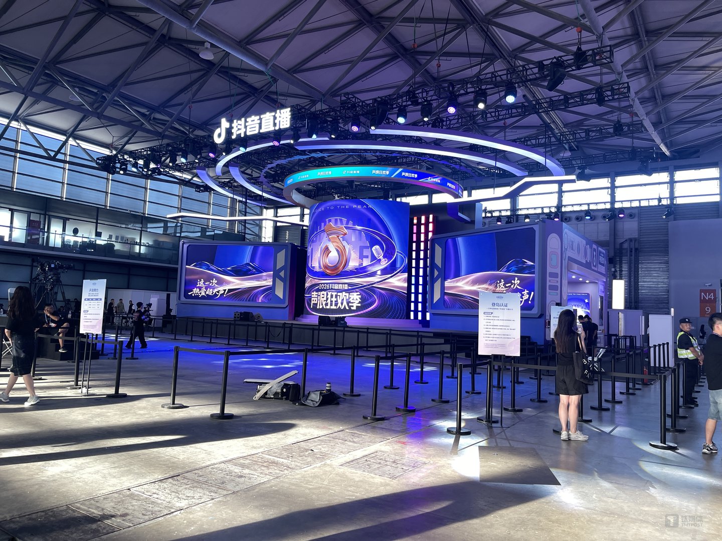 ChinaJoy 2026 抖音直播的展位，图片由作者拍摄